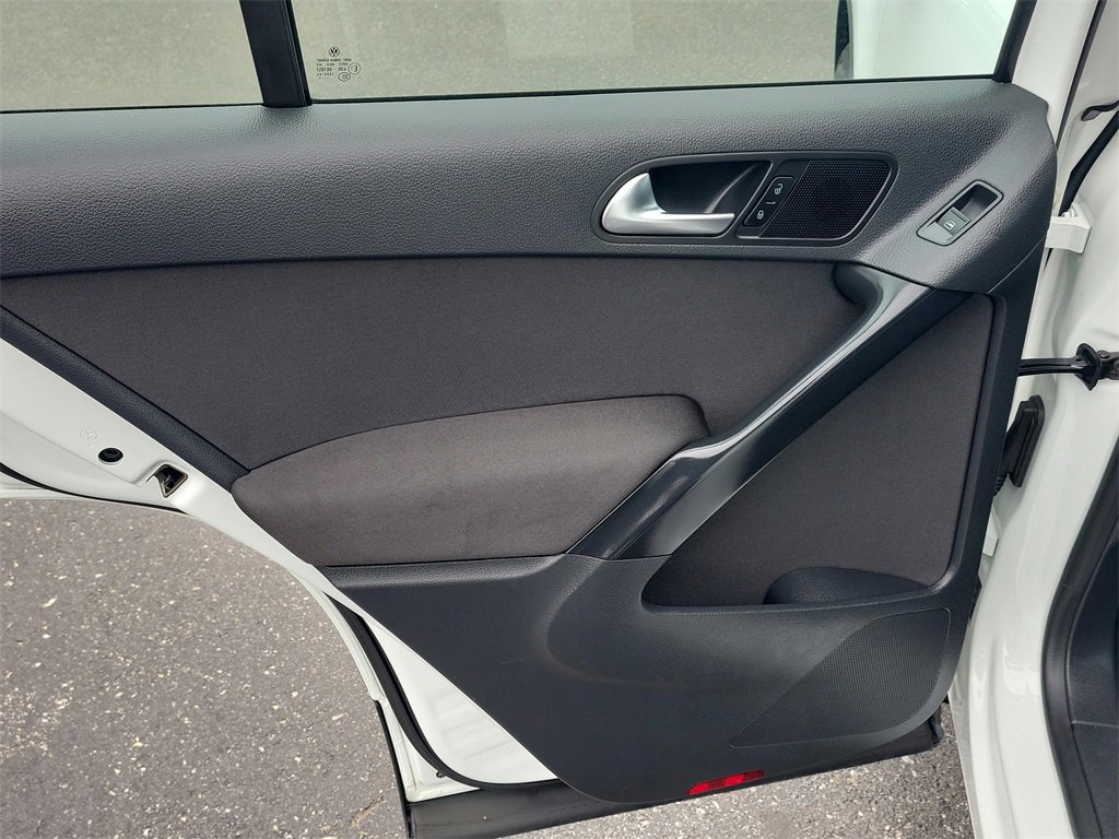 Used 2017 Volkswagen Tiguan Limited w/ Premium Package image 9