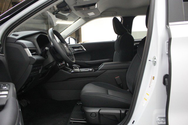 New 2026 Mitsubishi Outlander ES image 6