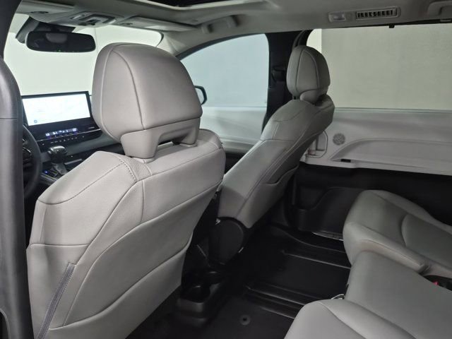 Used 2026 Toyota Sienna XLE image 16