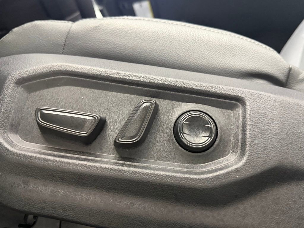 Used 2025 Toyota Tundra Limited AWD/4WD image 22