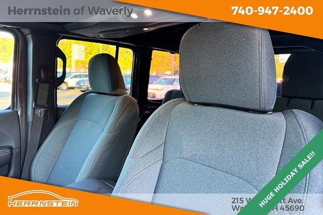 Used 2024 Jeep Wrangler Sahara image 23