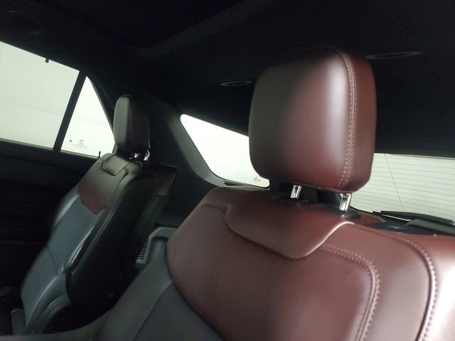 Used 2023 Ford Explorer Platinum w/ Technology Package image 12