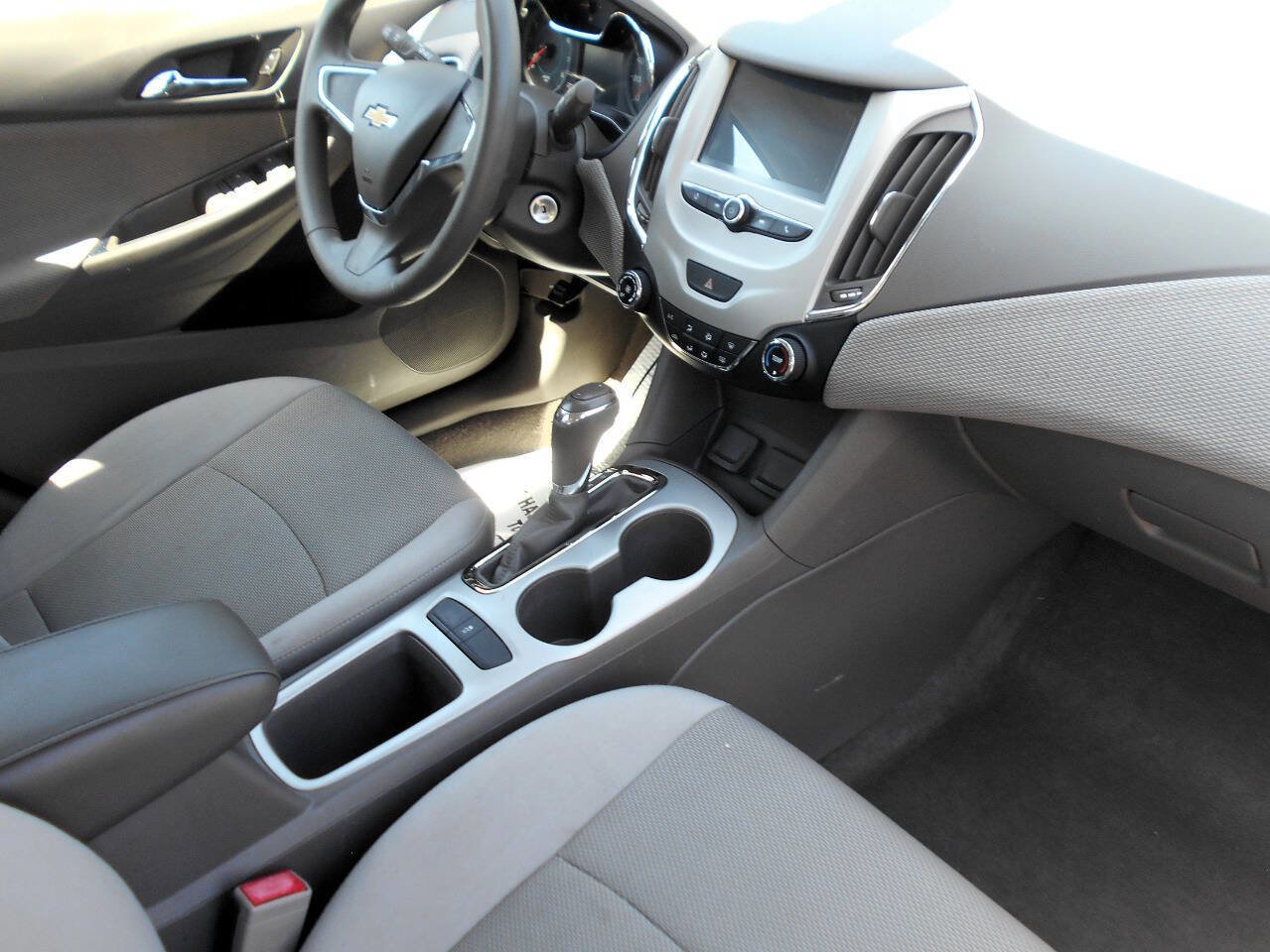 Used 2018 Chevrolet Cruze LS FWD image 22