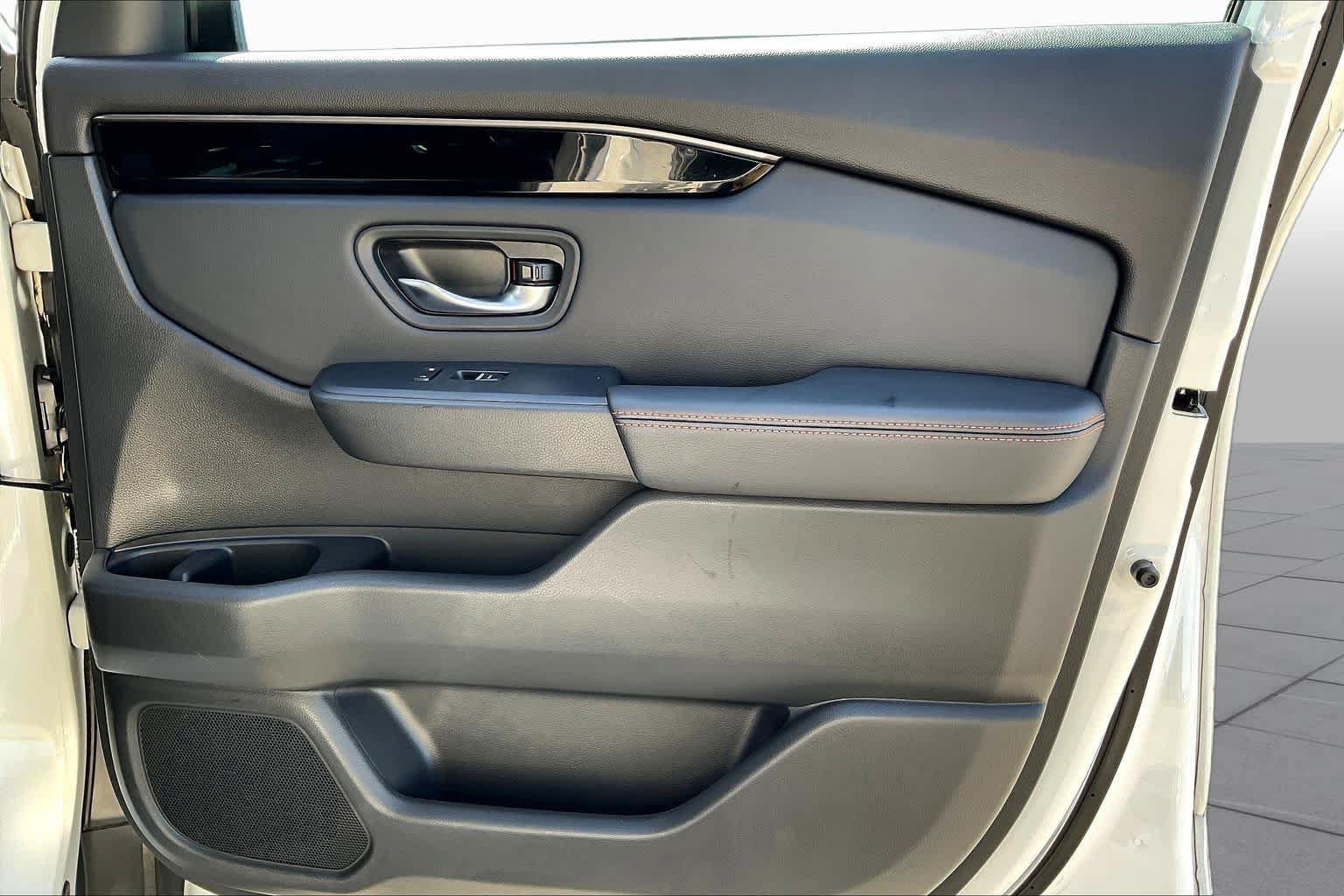 Used 2025 Honda Pilot TrailSport image 23
