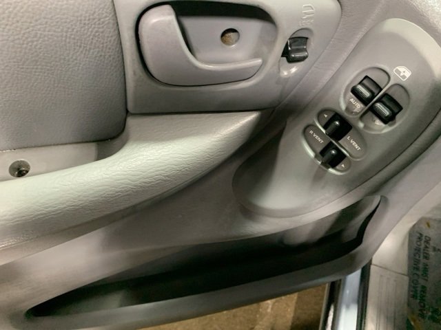 Used 2005 Chrysler Town & Country Touring image 15