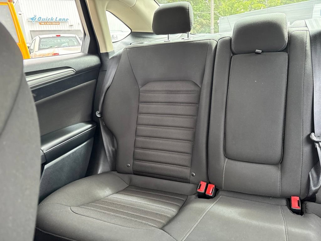 Used 2019 Ford Fusion SE FWD image 11