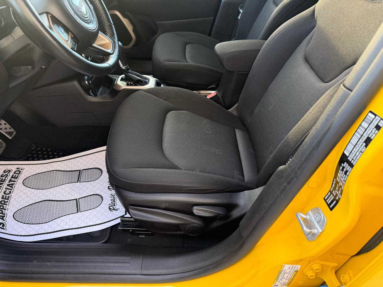 Used 2017 Jeep Renegade Latitude image 12