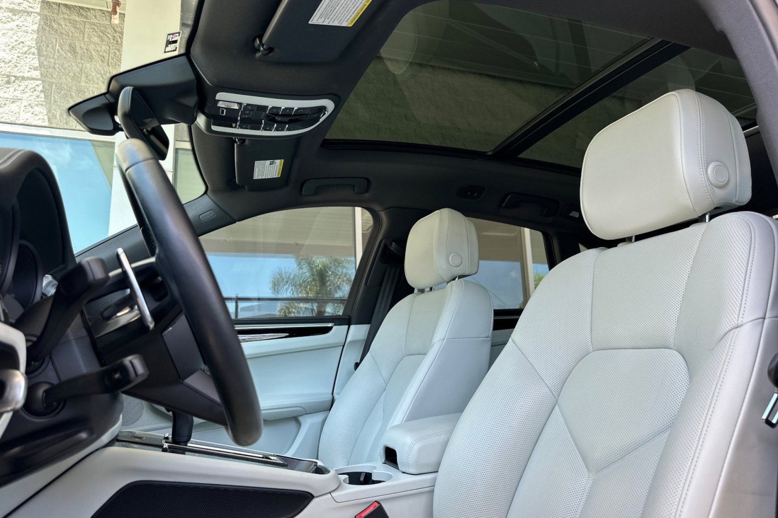 Certified 2023 Porsche Macan AWD/4WD image 5