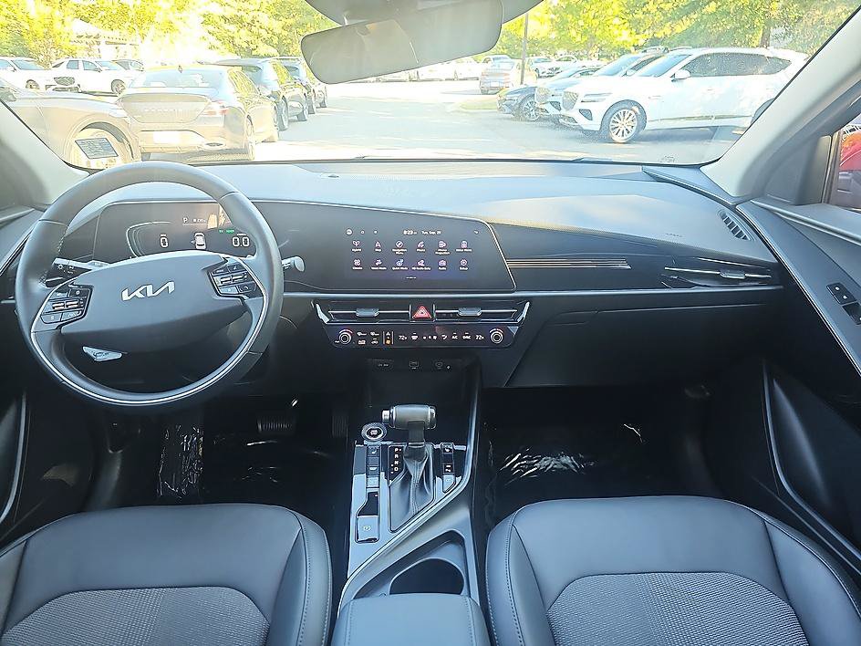 Used 2023 Kia Niro EX FWD image 30