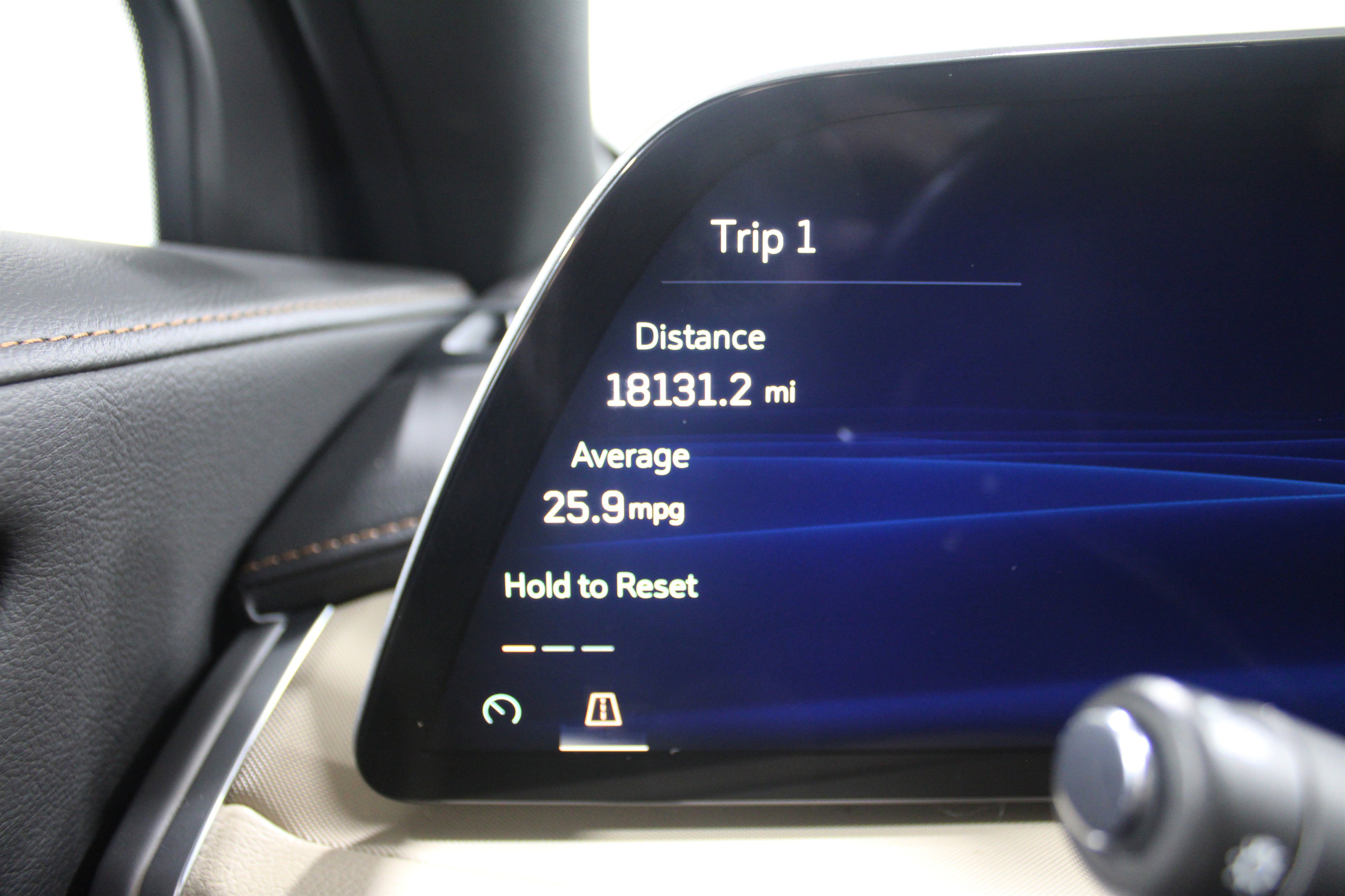 Used 2024 Cadillac XT4 Luxury w/ Cold Weather Package image 12