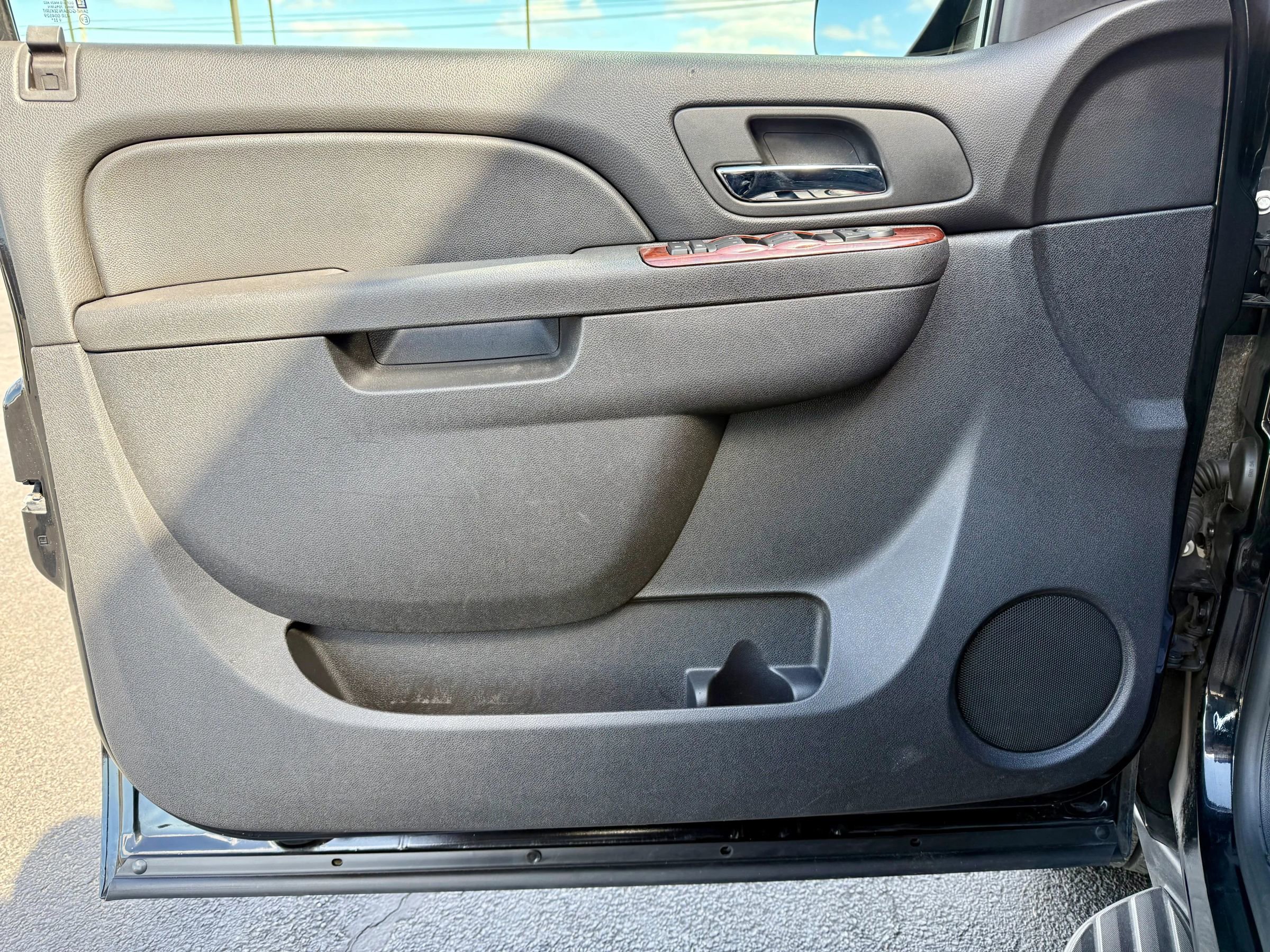 Used 2010 Chevrolet Suburban LS w/ Interior Plus Package AWD/4WD image 28