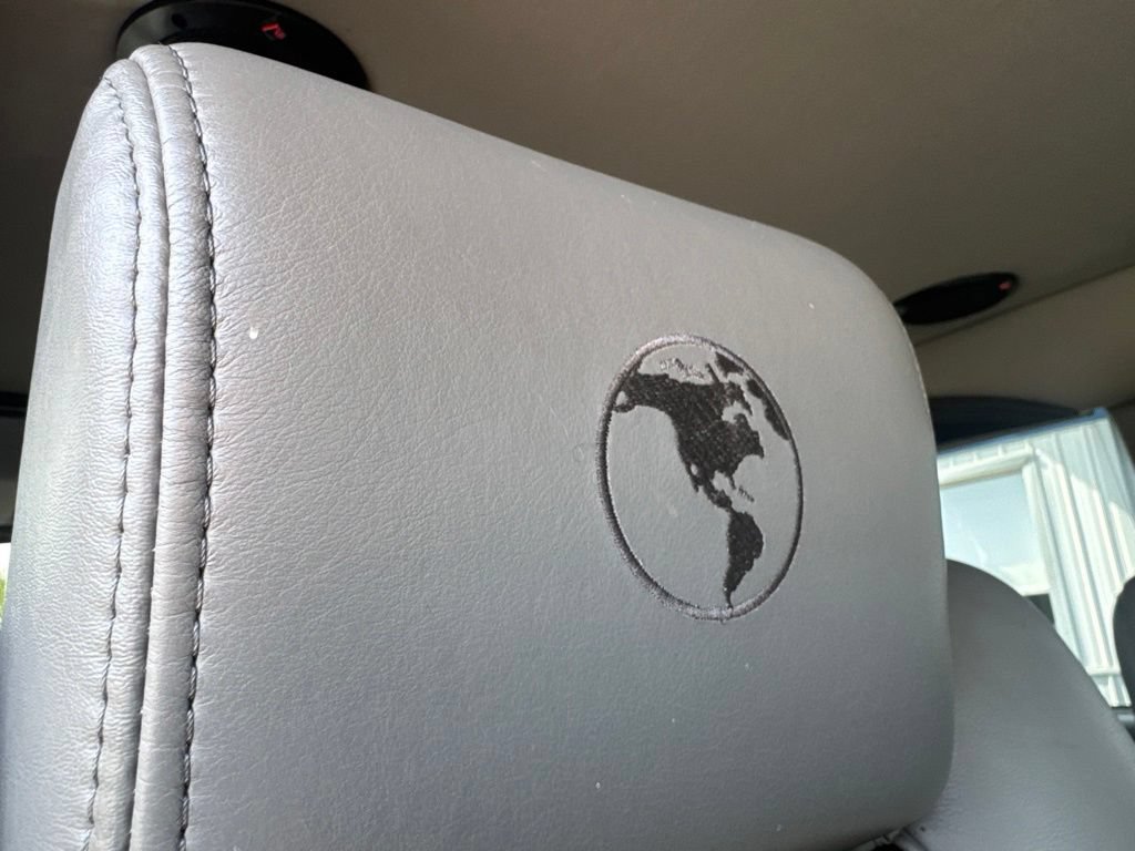 Used 2016 Chevrolet Express 2500 RWD image 23