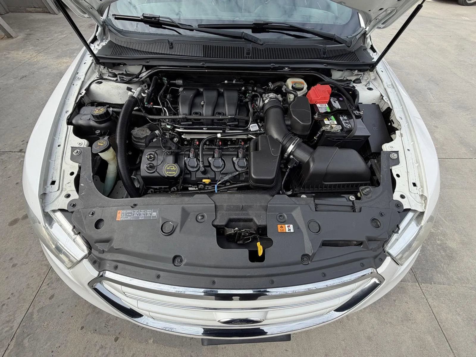 Used 2014 Ford Taurus Limited FWD image 24