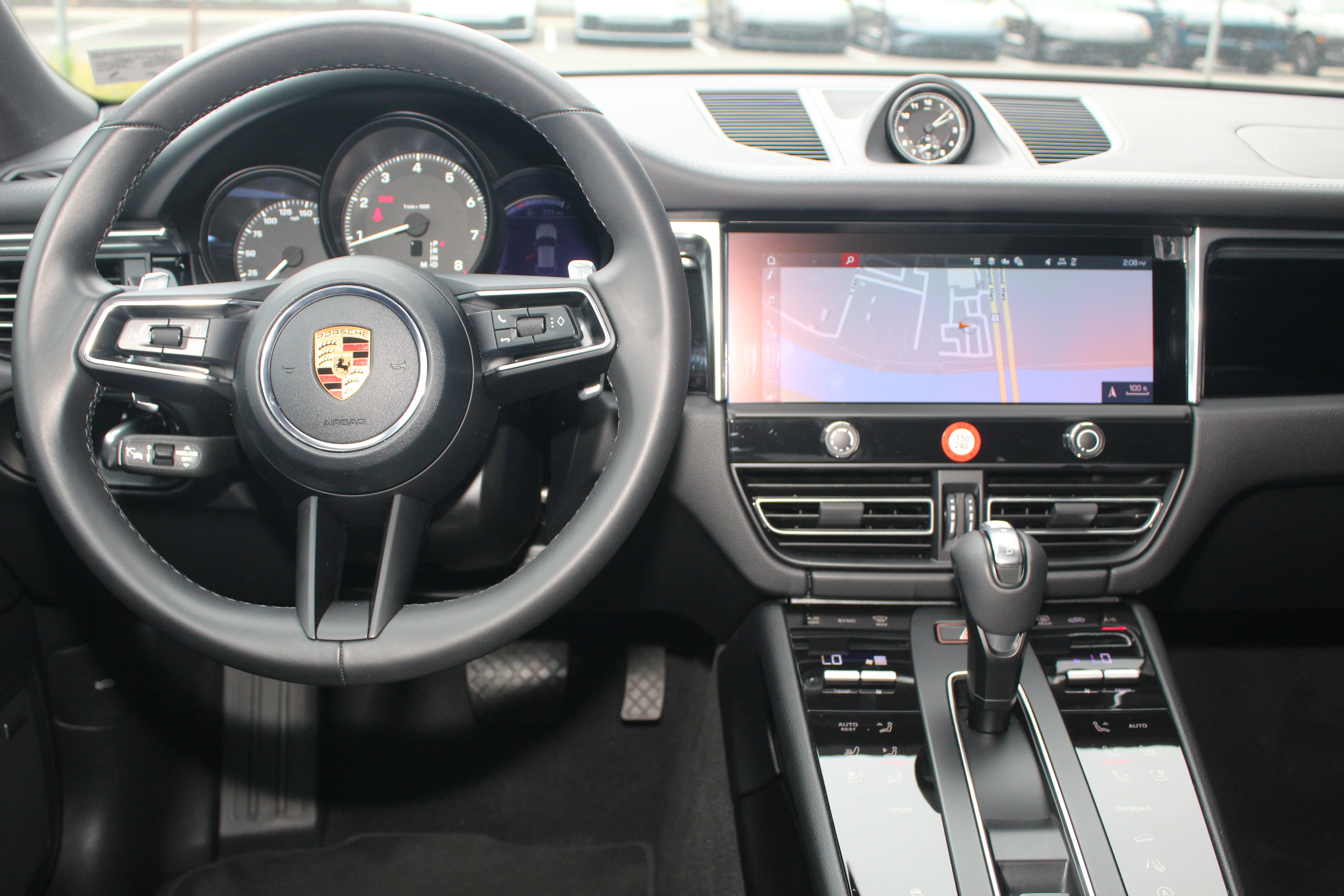 Certified 2025 Porsche Macan image 6