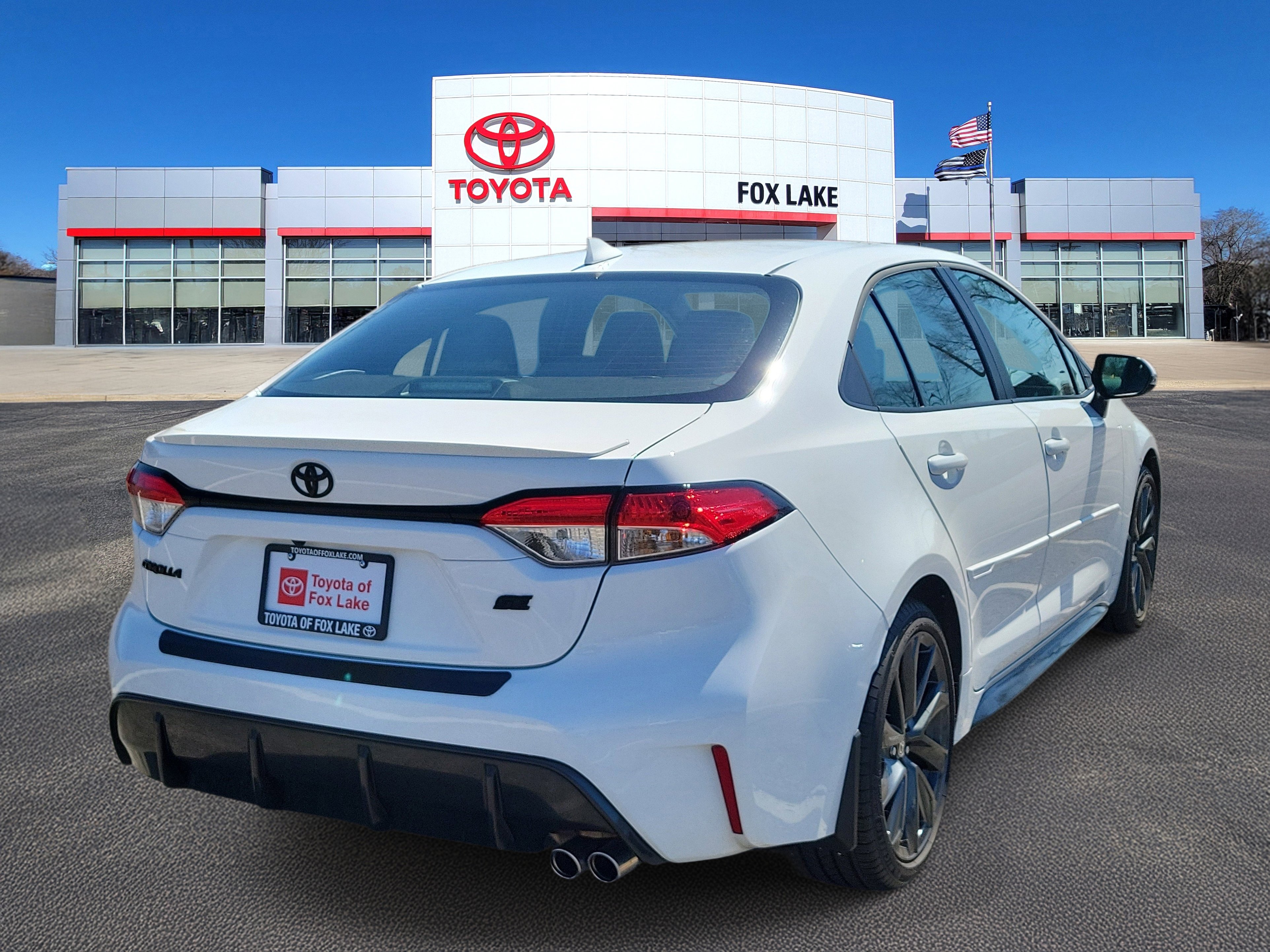 Used 2025 Toyota Corolla SE w/ SE Premium Package image 4