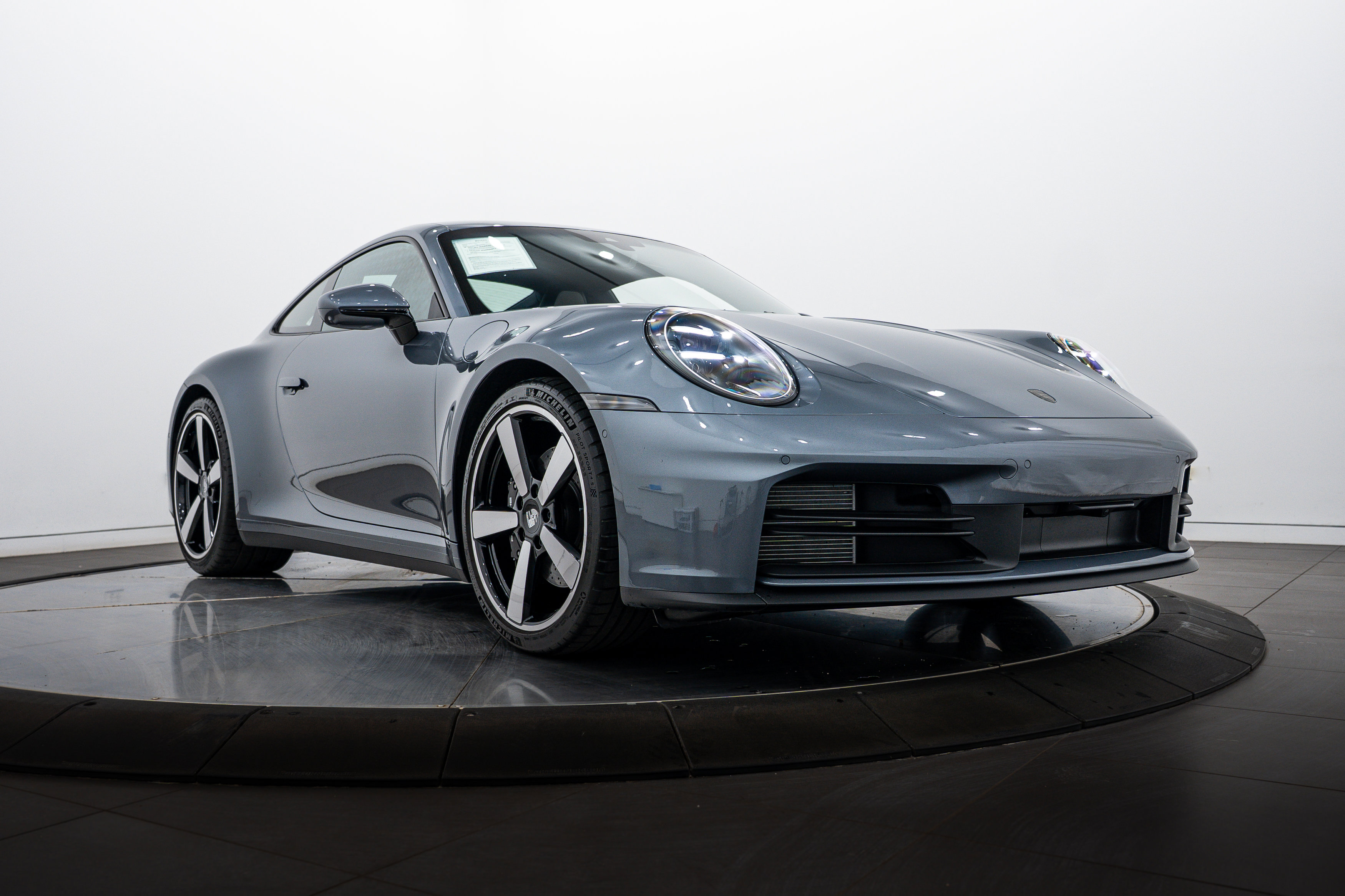 Certified 2025 Porsche 911 Carrera RWD image 9