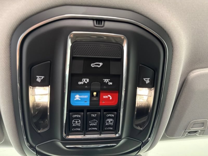 Used 2024 Jeep Grand Cherokee Limited AWD/4WD image 37