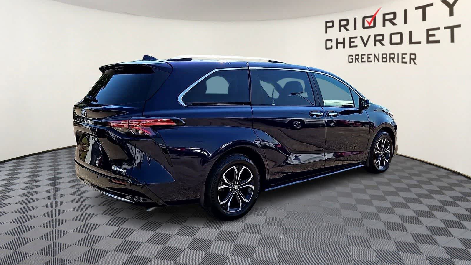 Used 2025 Toyota Sienna Platinum AWD/4WD image 8