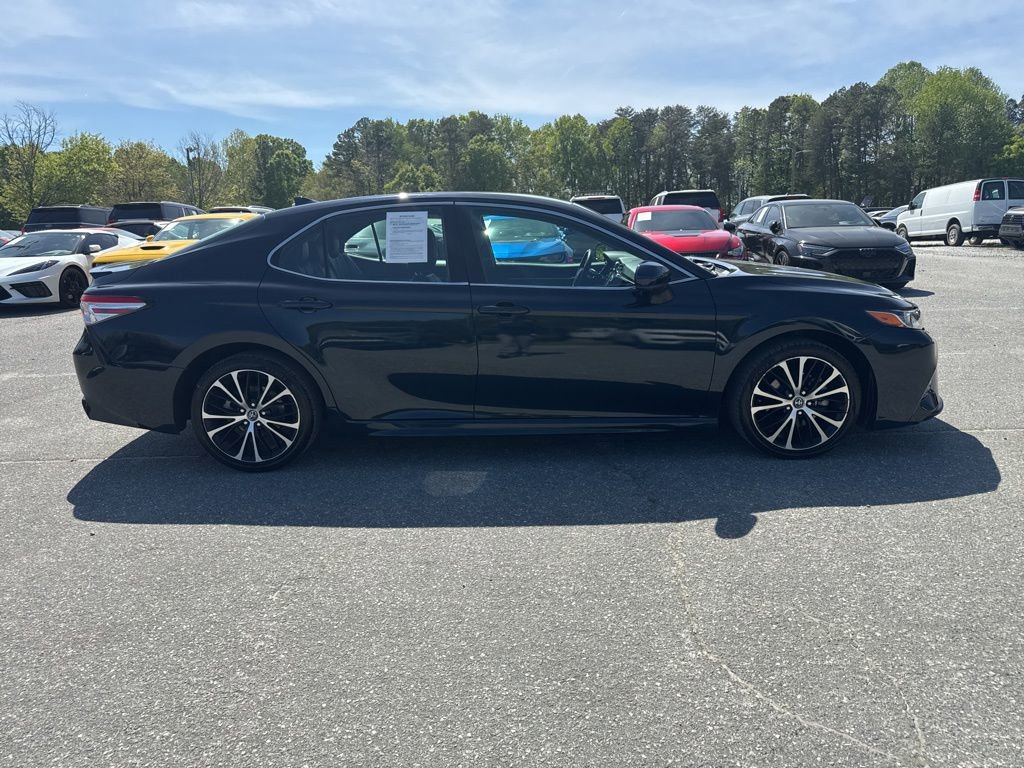 Used 2020 Toyota Camry SE image 6