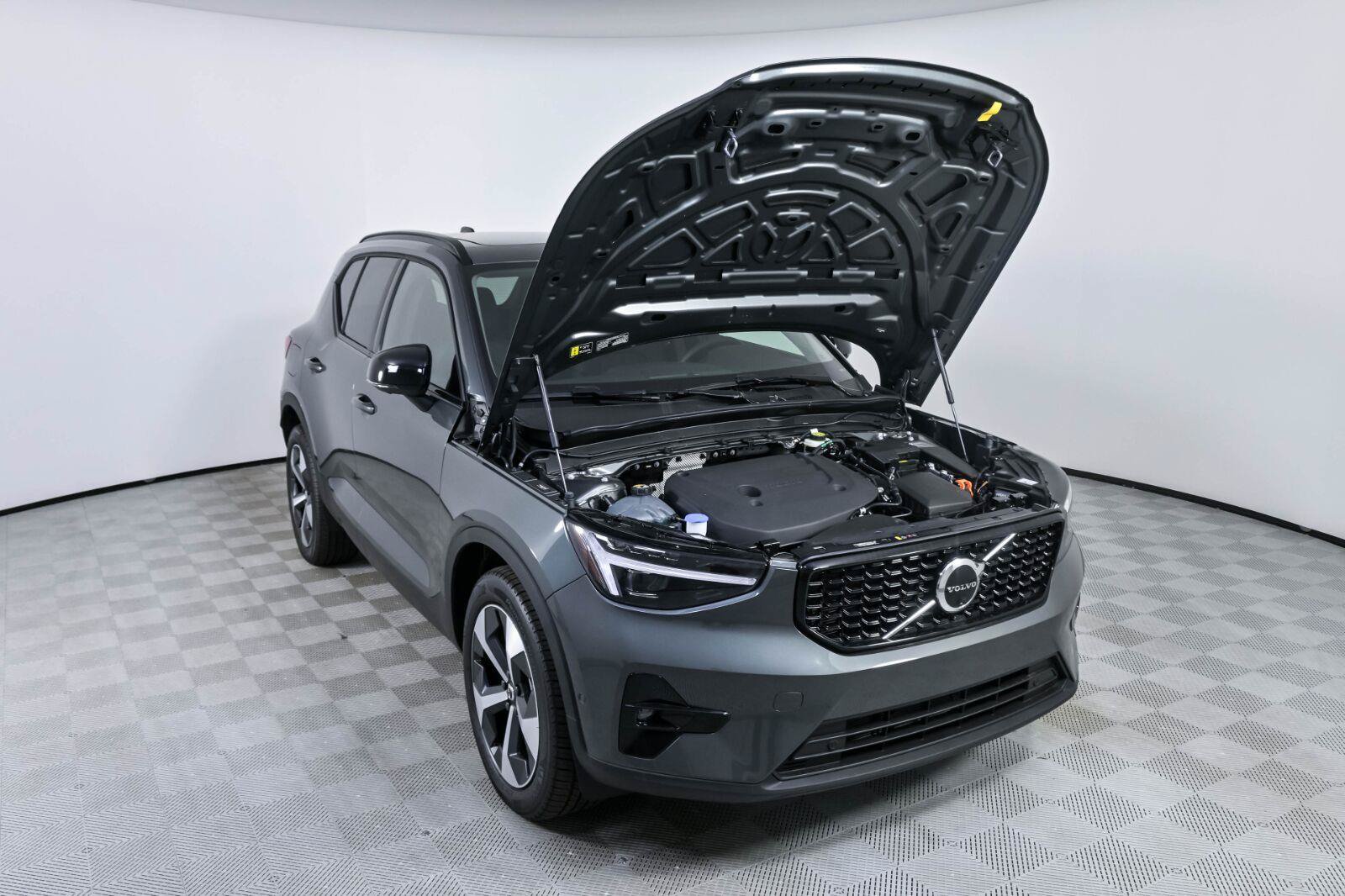 New 2026 Volvo XC40 B5 Plus w/ Climate Package AWD/4WD image 33