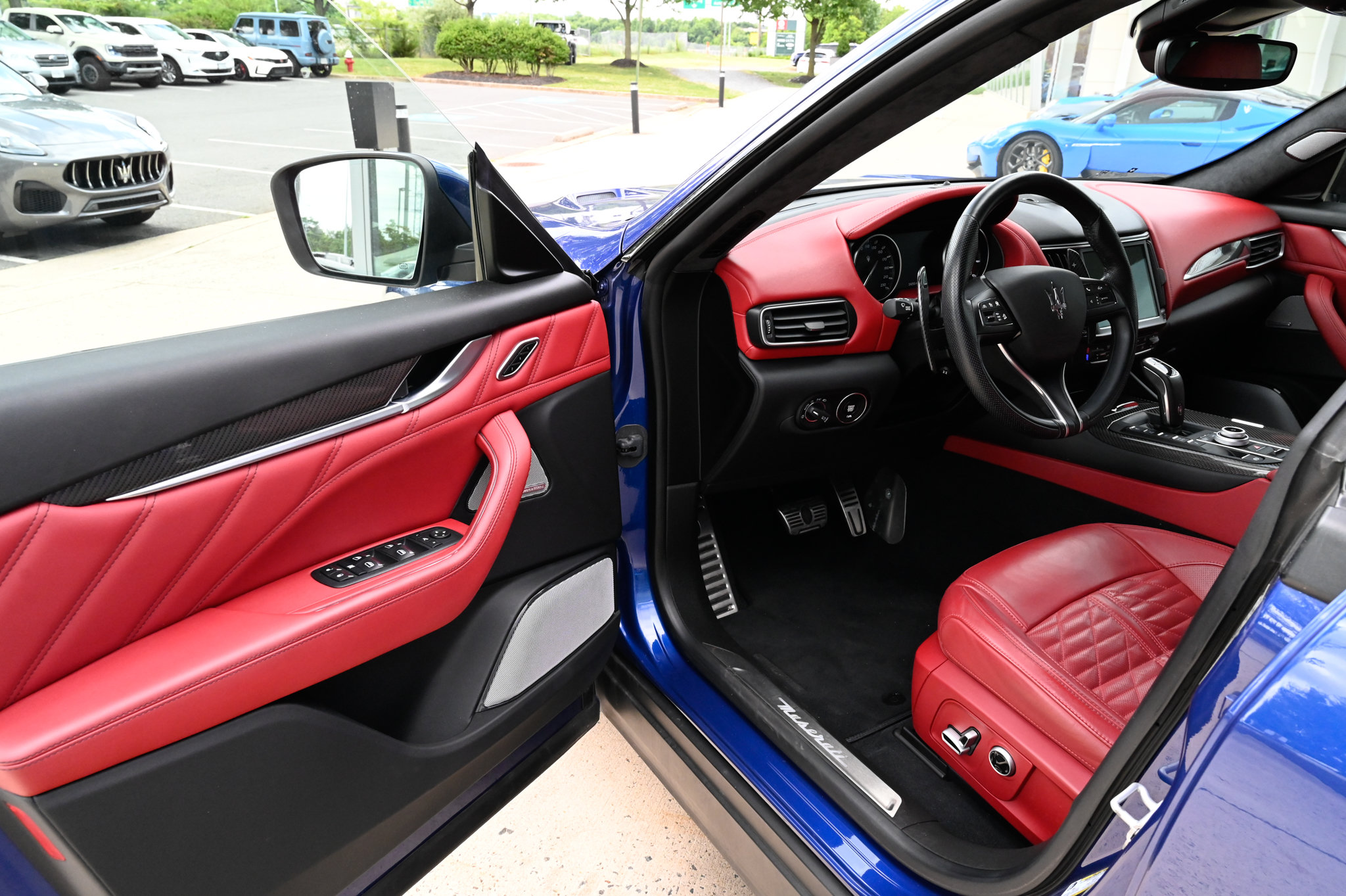 Used 2023 Maserati Levante Trofeo AWD/4WD image 15
