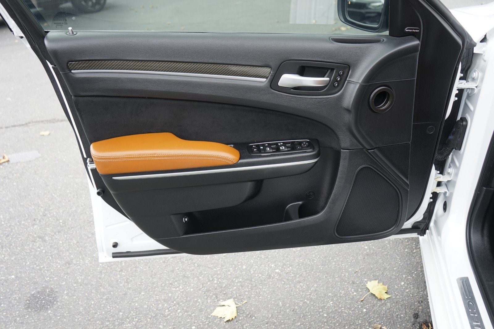 Used 2014 Chrysler 300 SRT8 w/ Leather Interior Group RWD image 27
