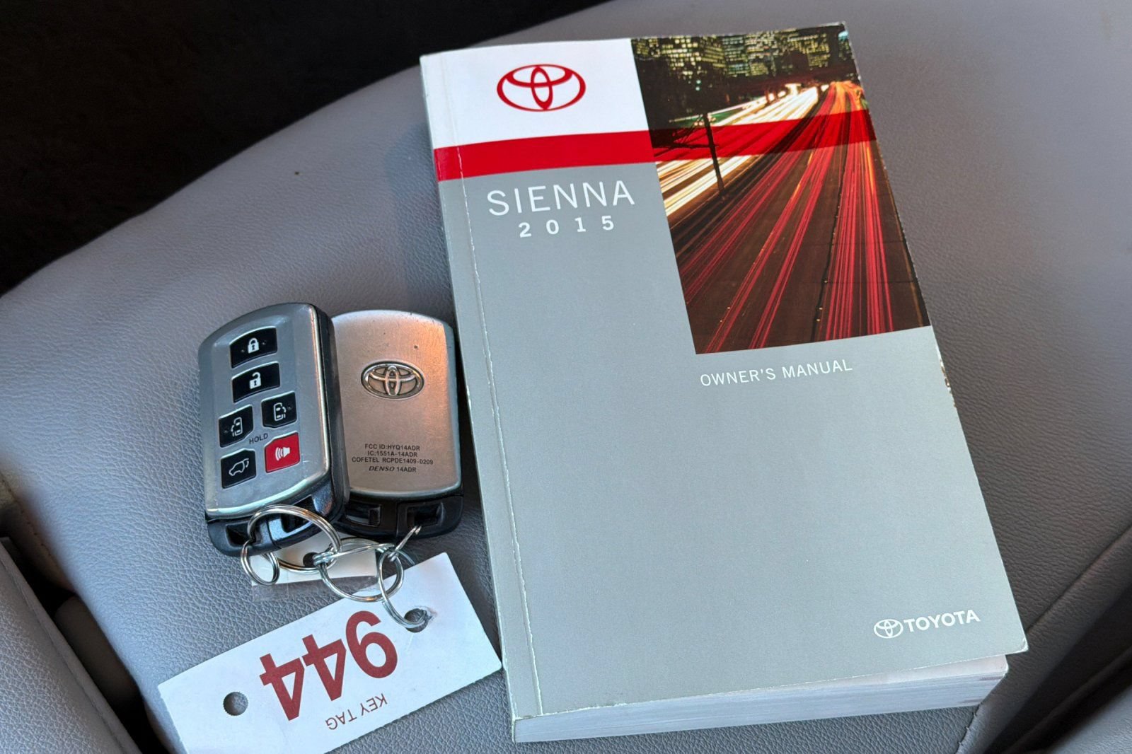 Used 2015 Toyota Sienna XLE FWD image 4