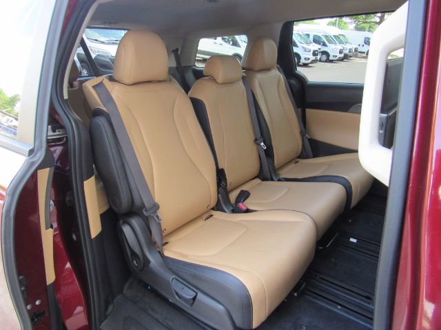 Used 2023 Kia Carnival LX image 28