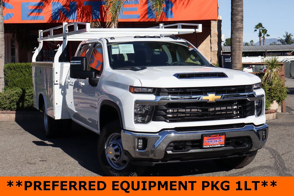 Used 2025 Chevrolet Silverado 3500 LT w/ Convenience Package image 2