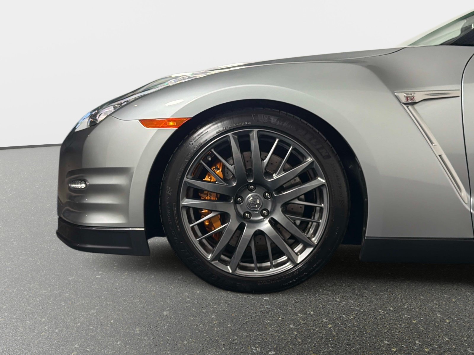 Used 2016 Nissan GT-R Premium AWD/4WD image 13