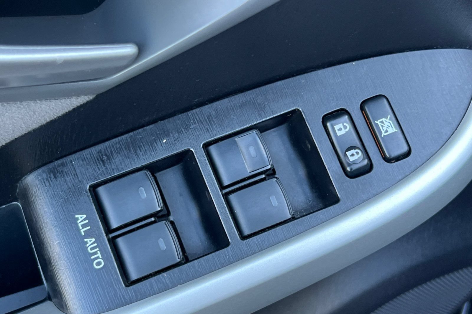 Used 2015 Toyota Prius Two FWD image 13