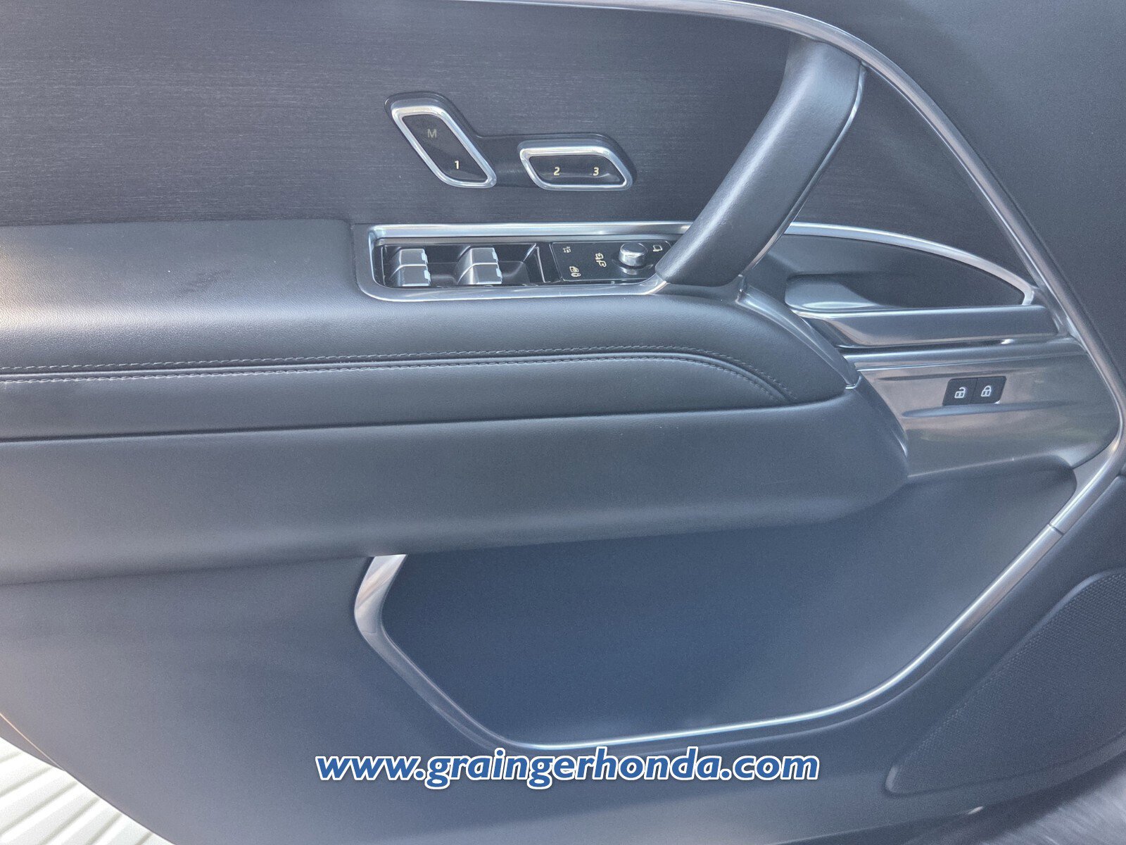 Used 2023 Land Rover Range Rover SE image 26