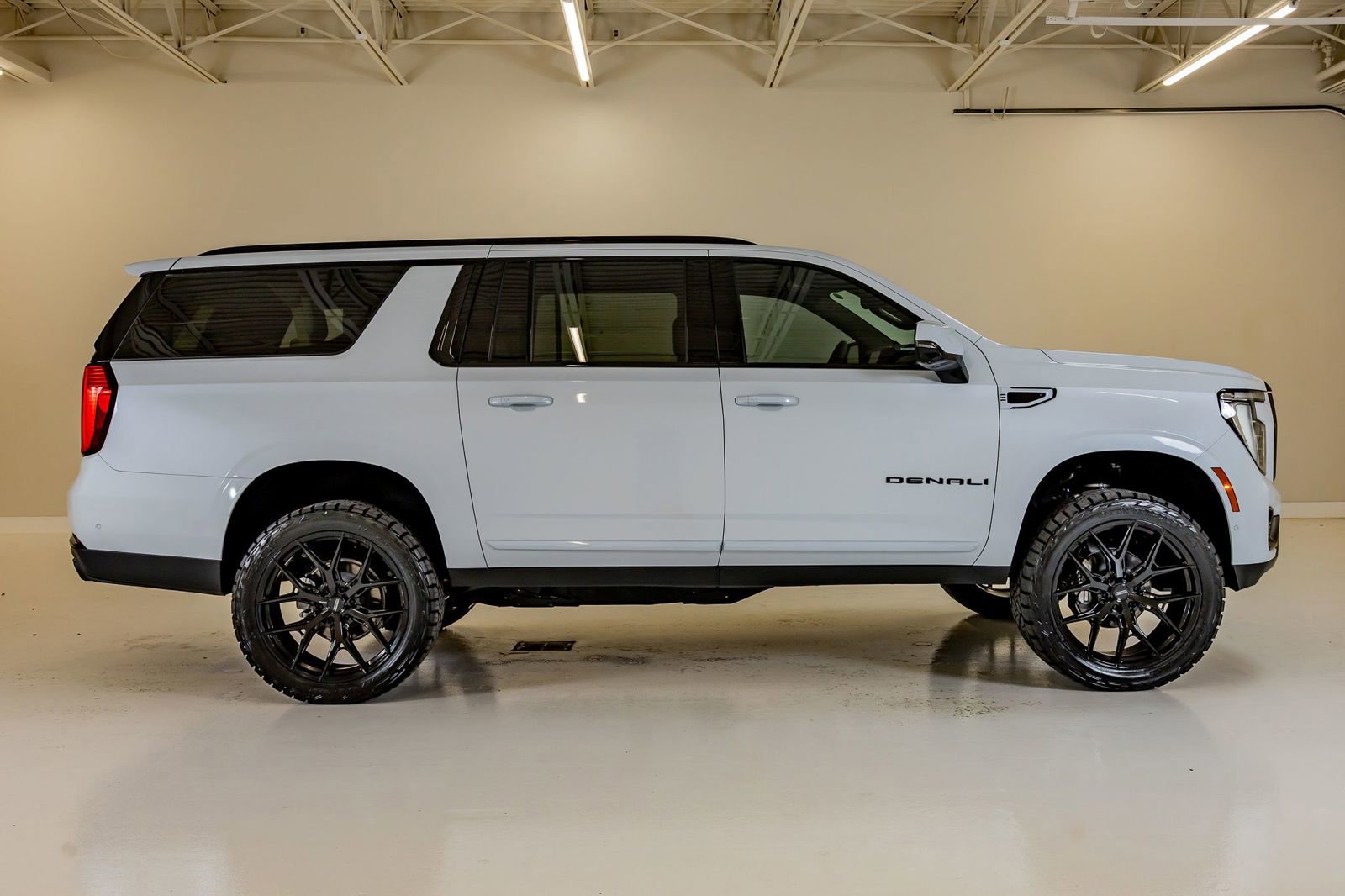Used 2026 GMC Yukon XL Denali w/ LPO, Floor Liner Package AWD/4WD image 11