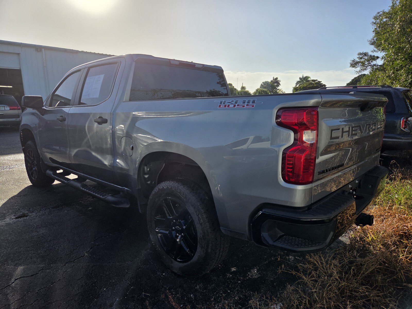 Used 2025 Chevrolet Silverado 1500 Custom Trail Boss w/ Turbomax Blackout Package AWD/4WD image 5