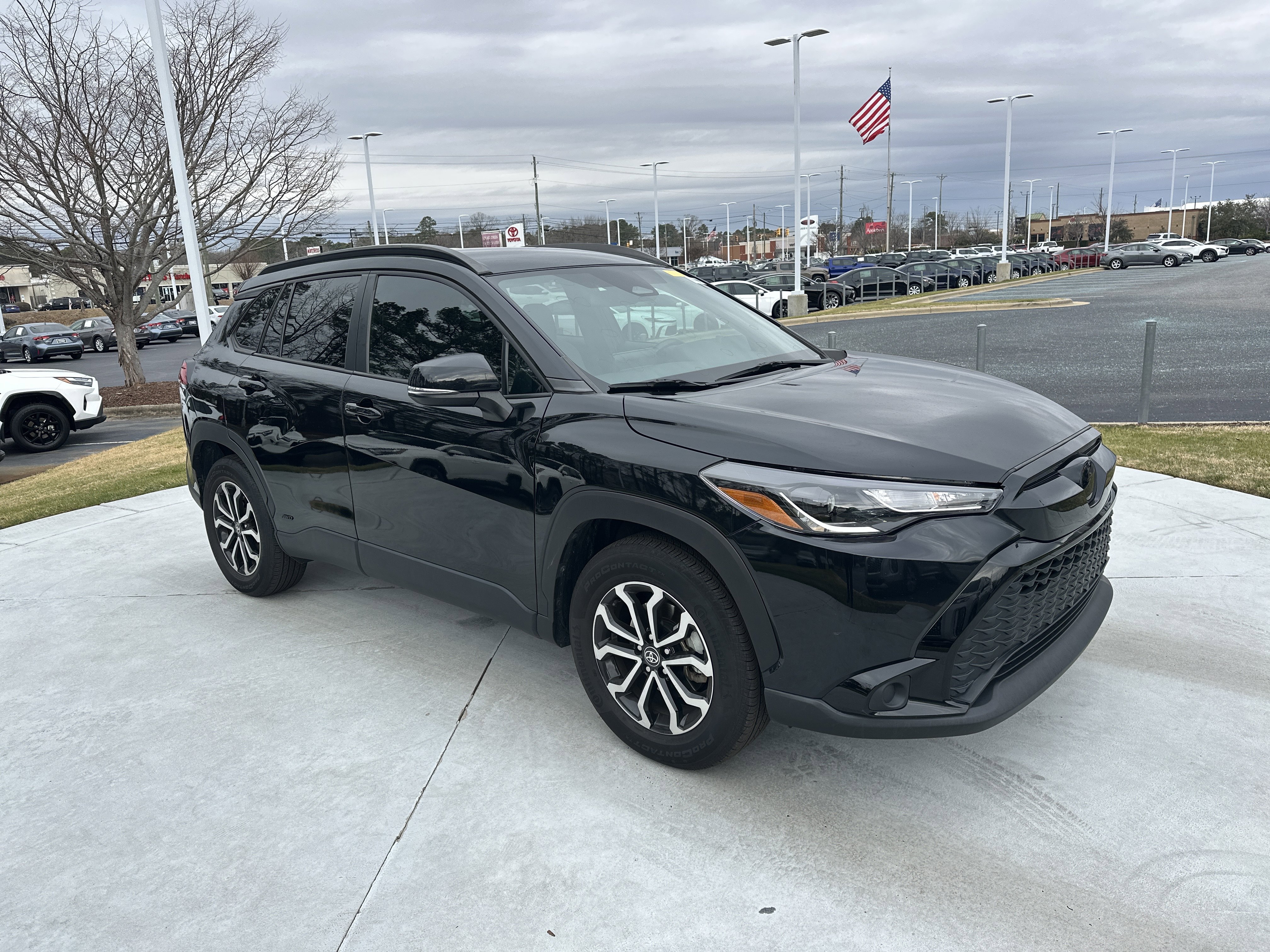 Used 2023 Toyota Corolla Cross SE video 2