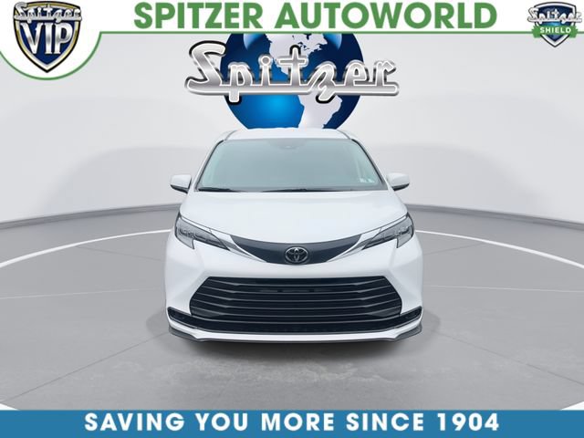 New 2026 Toyota Sienna LE AWD/4WD image 3