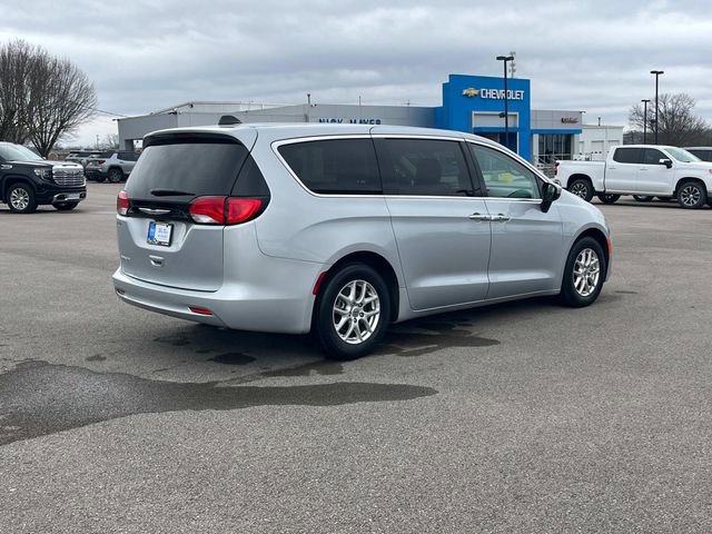 Used 2023 Chrysler Voyager LX FWD image 5
