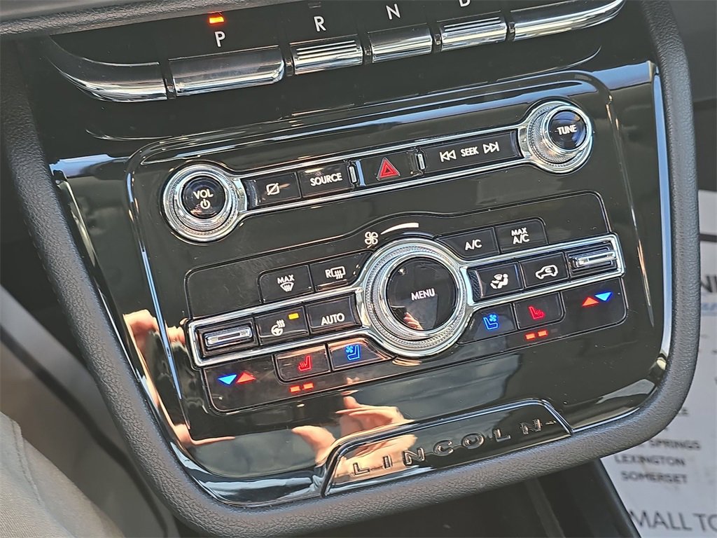 Used 2021 Lincoln Corsair Reserve w/ Equipment Group 201A image 23