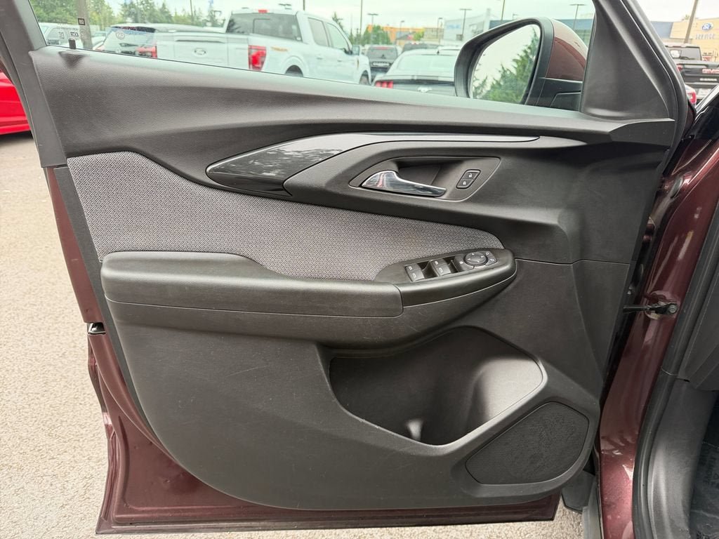 Used 2022 Chevrolet TrailBlazer LT w/ Convenience Package FWD image 20