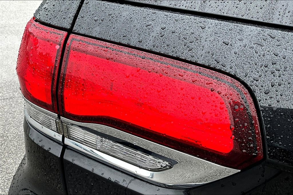 Used 2022 Jeep Grand Cherokee Limited image 30