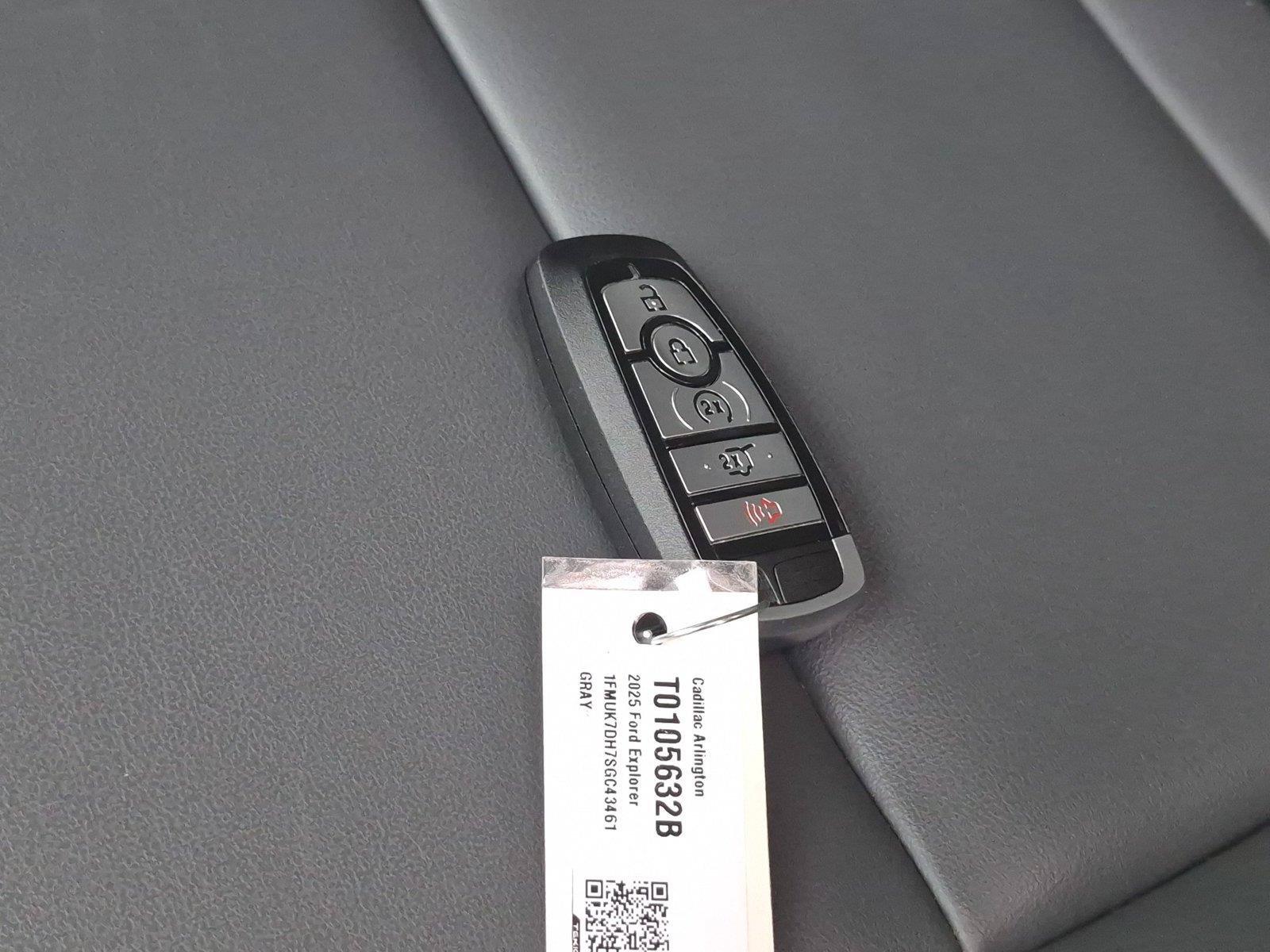 Used 2025 Ford Explorer Active w/ Active Comfort Package RWD image 25