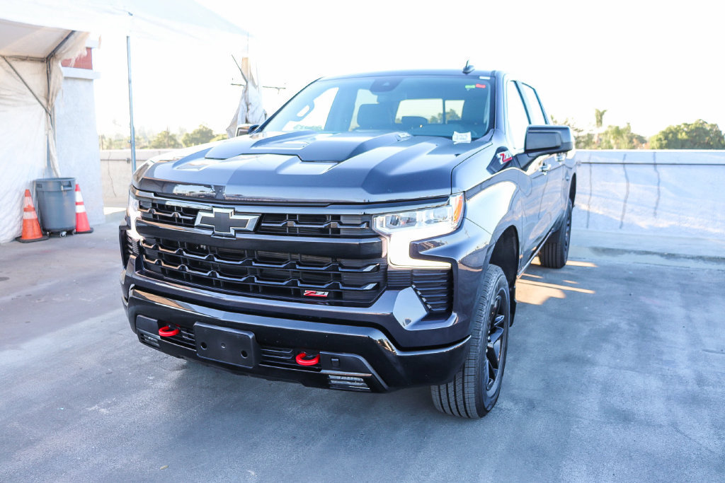 Used 2024 Chevrolet Silverado 1500 LT Trail Boss w/ Convenience Package II AWD/4WD image 4