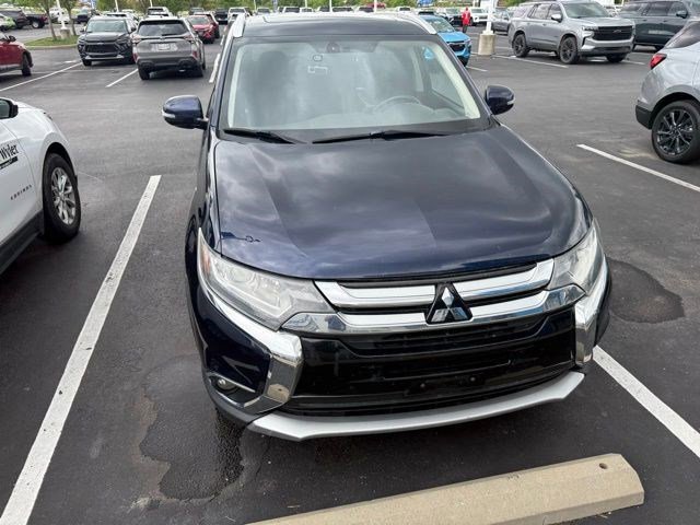 Used 2017 Mitsubishi Outlander SE AWD/4WD image 2