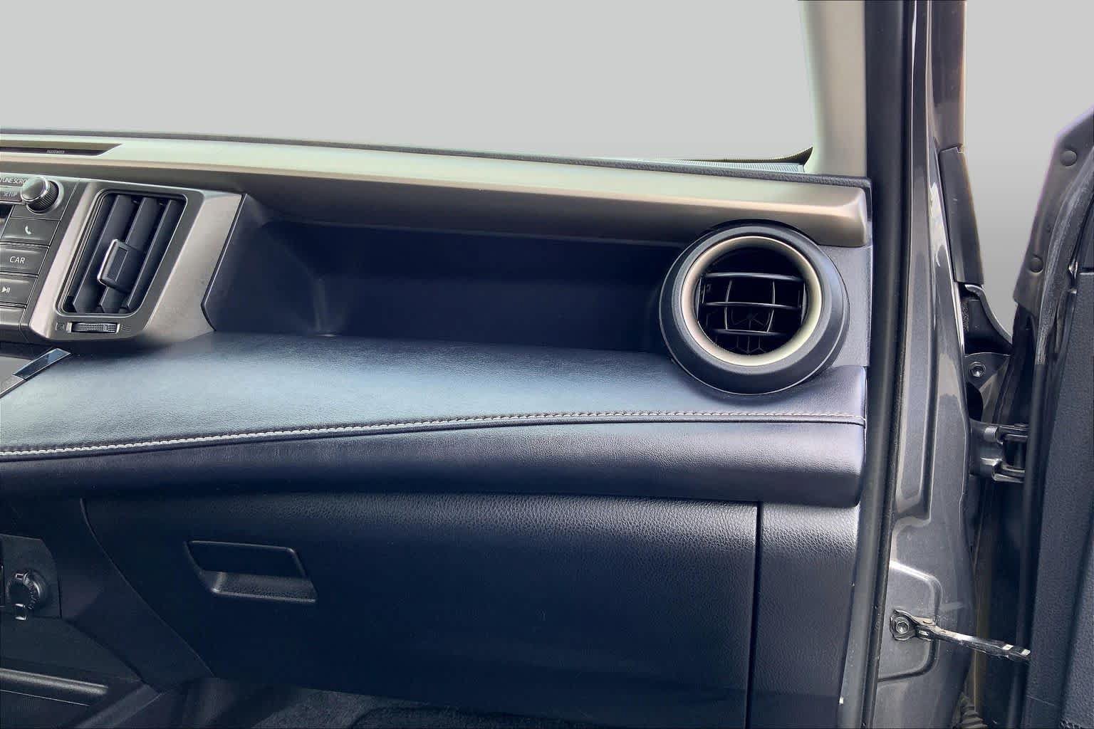 Used 2013 Toyota RAV4 XLE FWD image 18