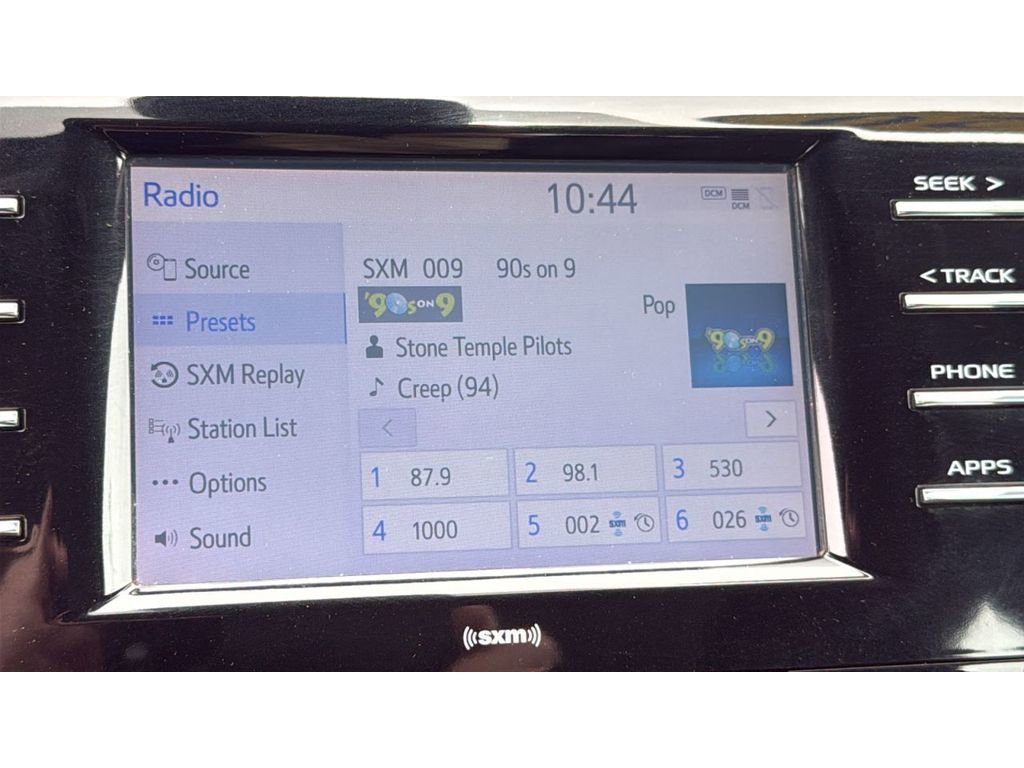 Used 2020 Toyota Camry SE FWD image 19