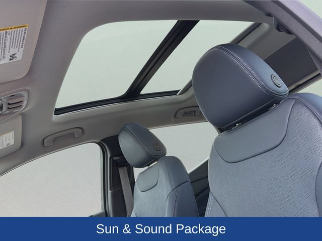 Used 2023 Chevrolet Bolt EUV Premier w/ Sun & Sound Package FWD image 12