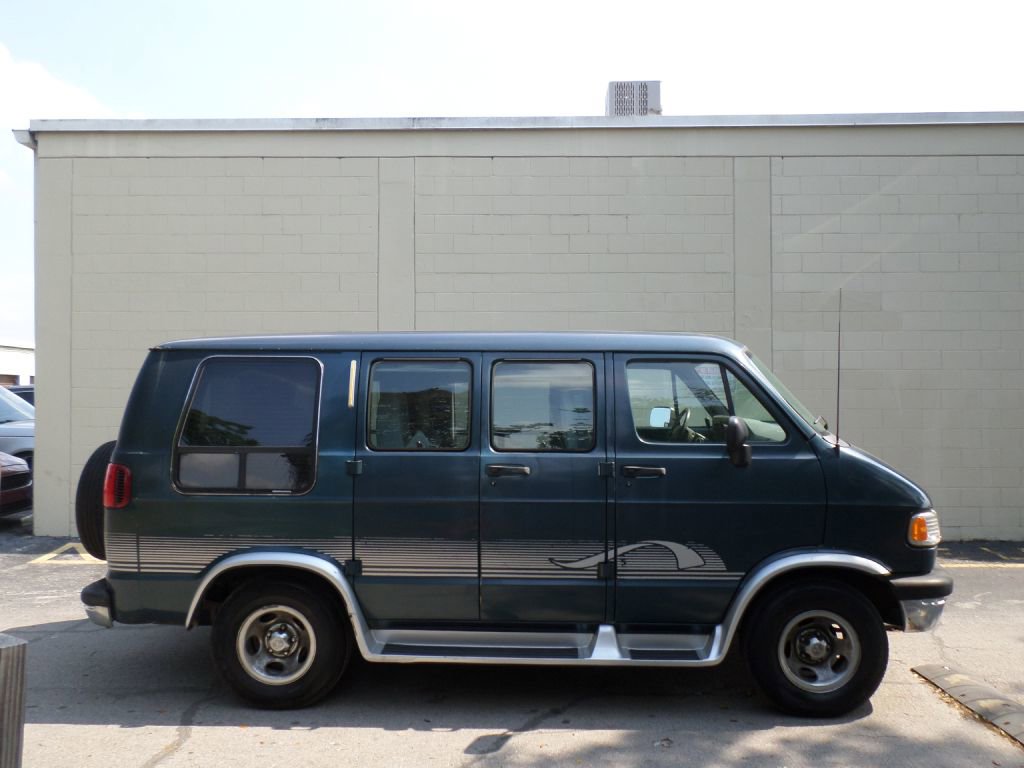 Used 1997 Dodge B2500 image 1