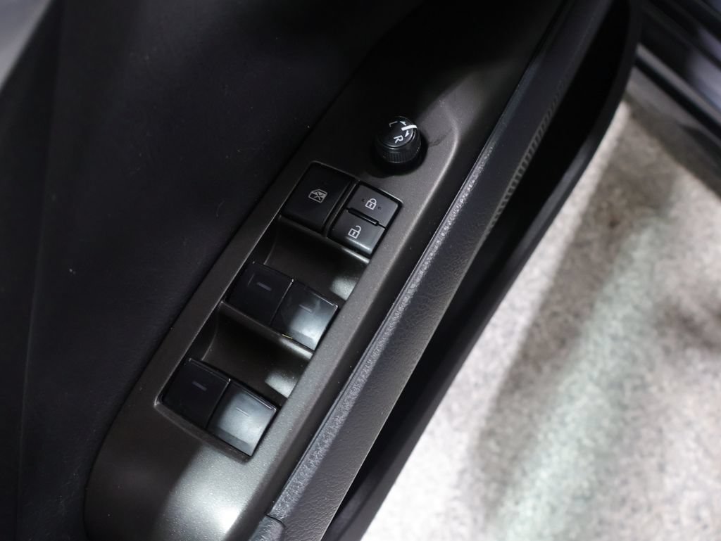 Used 2023 Toyota Camry SE FWD image 13