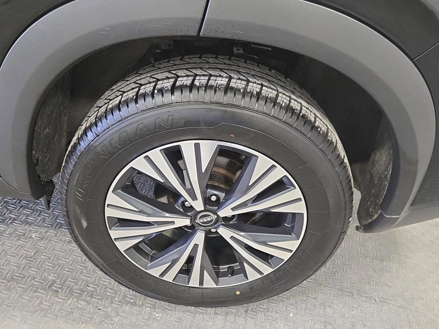 Used 2023 Nissan Rogue SV image 26