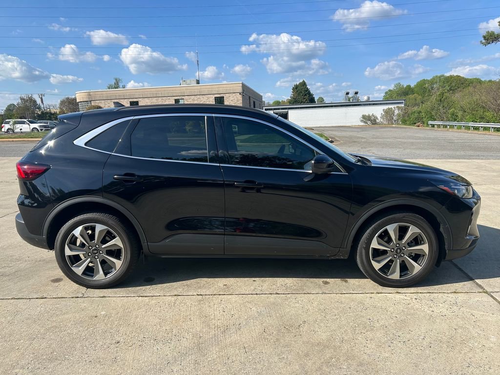 Used 2023 Ford Escape Platinum AWD/4WD image 7